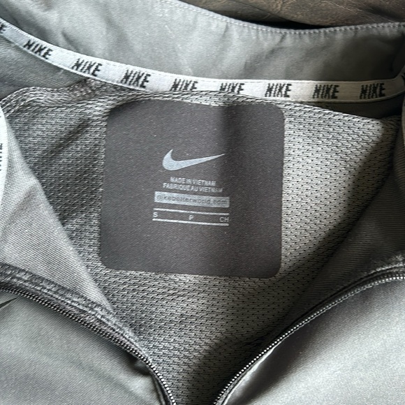 Grey nike windbreaker pullover - Picture 2 of 3